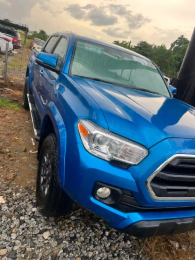 TOYOTA Tacoma   - 2017