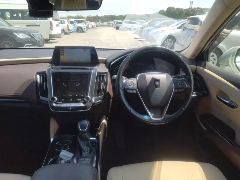 TOYOTA Crown    - 2014