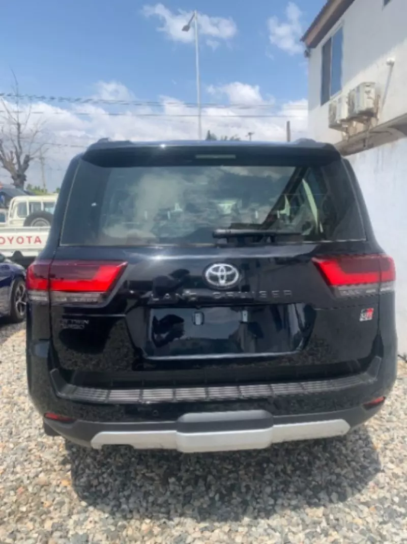 Toyota Landcruiser  V8   - 2025