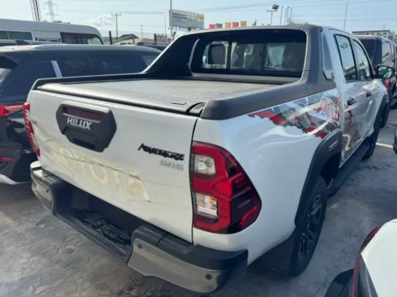 Toyota Hilux   - 2025