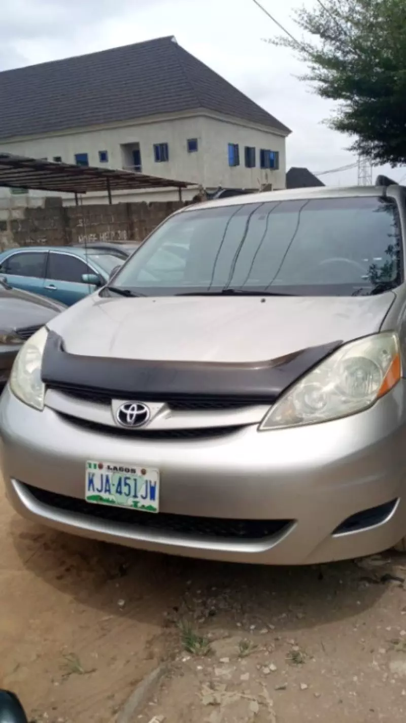 Toyota Sienna   - 2008