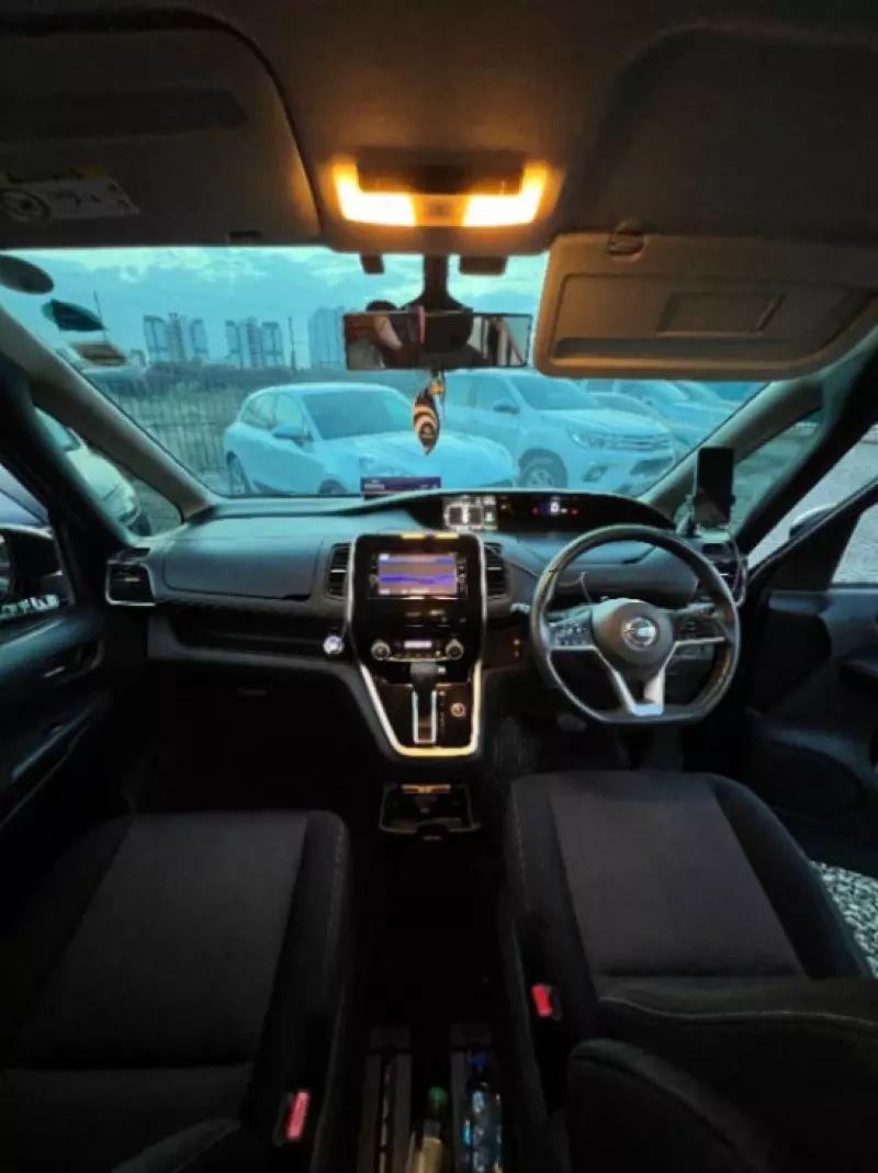 Nissan Serena   - 2018