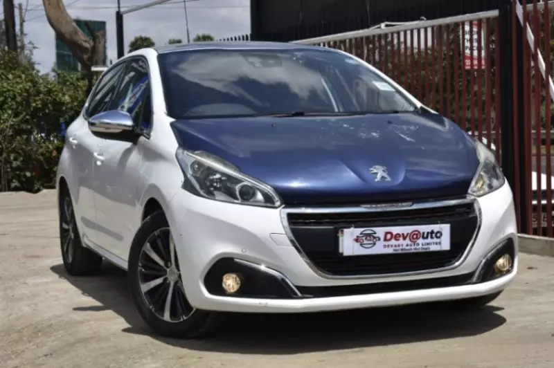 Peugeot 208   - 2017