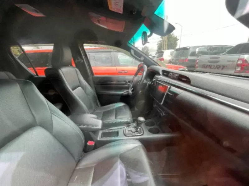 TOYOTA Hilux   - 2022