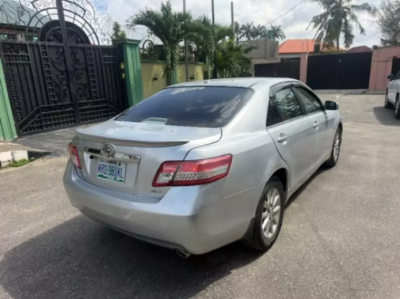 TOYOTA Camry - 2011