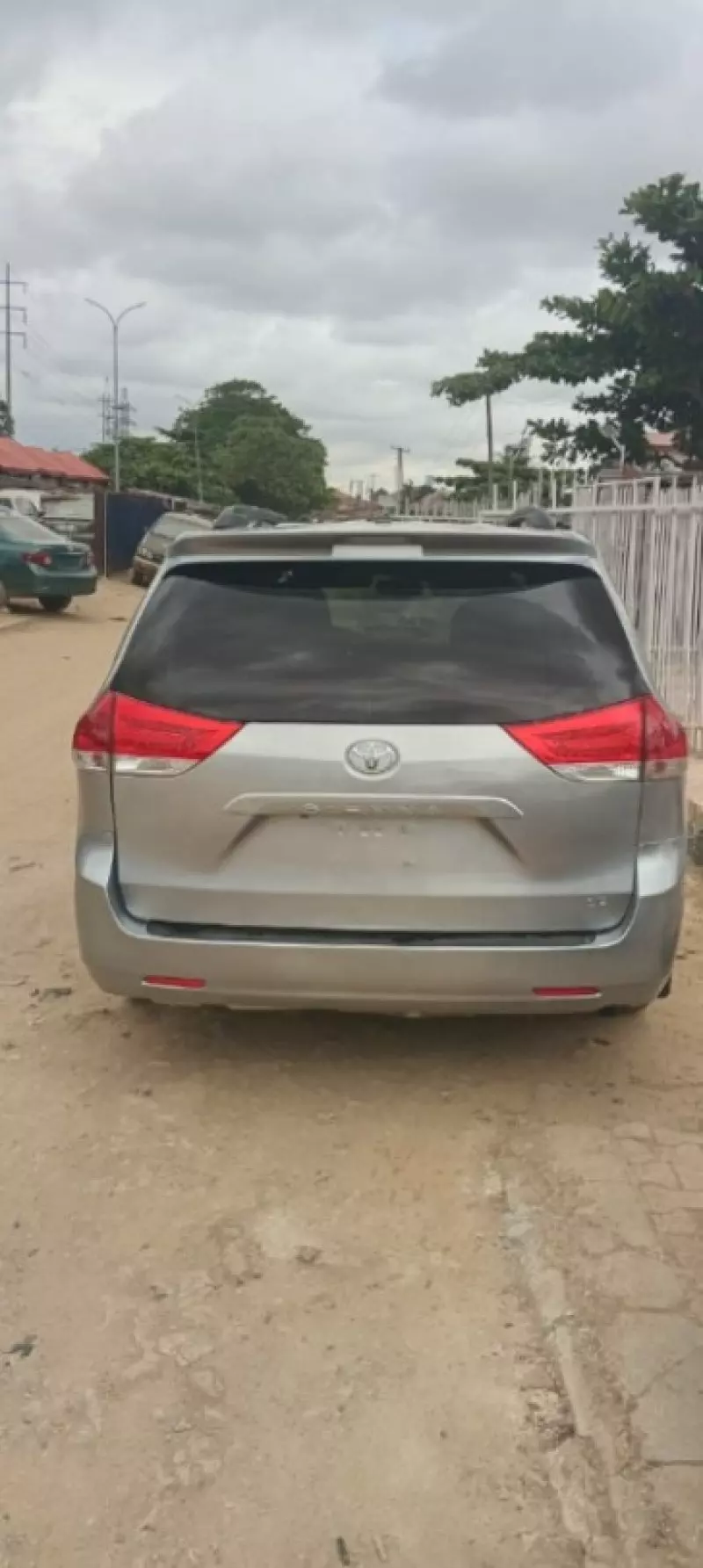 TOYOTA Sienna   - 2011