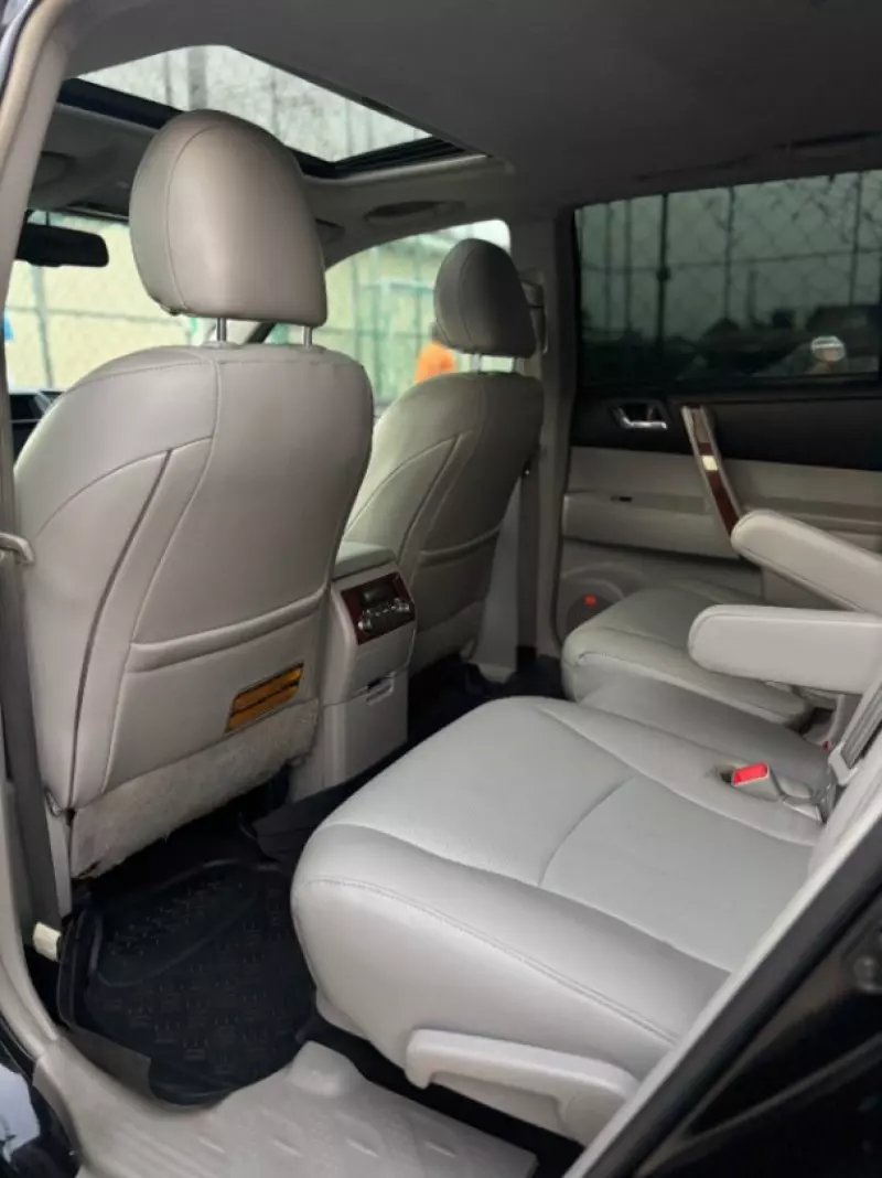 Toyota Highlander   - 2012