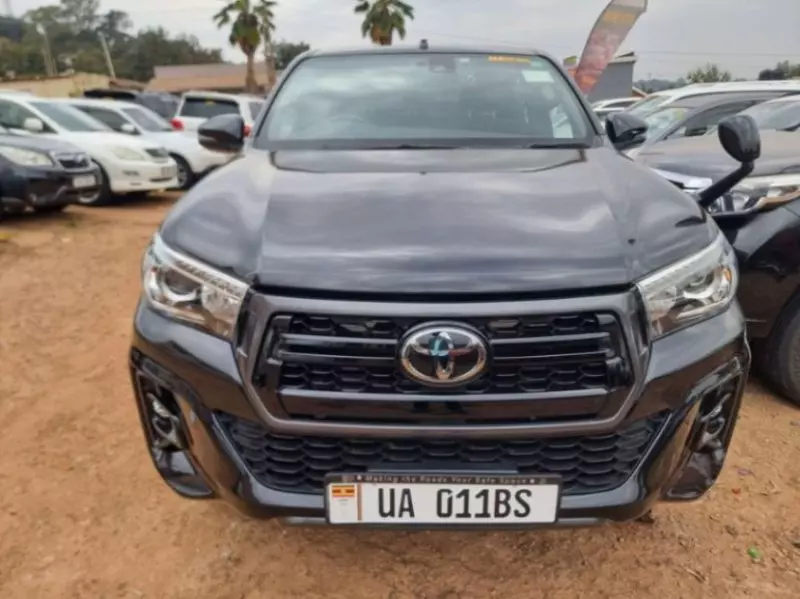 Toyota Hilux   - 2019