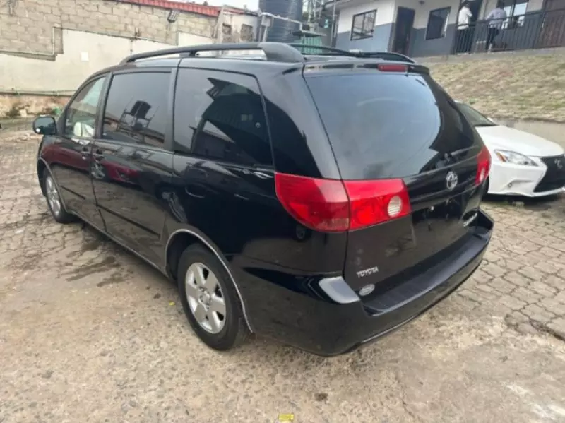 TOYOTA Sienna - 2008