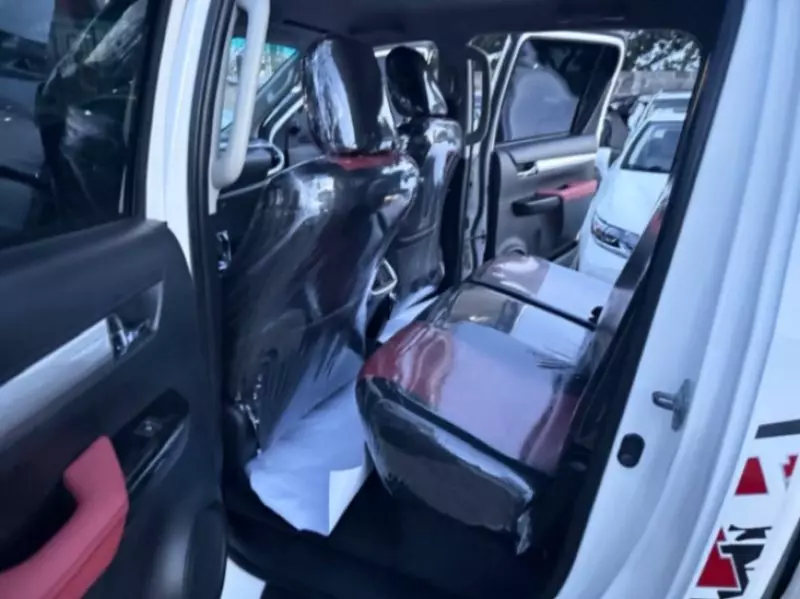 Toyota Hilux   - 2016