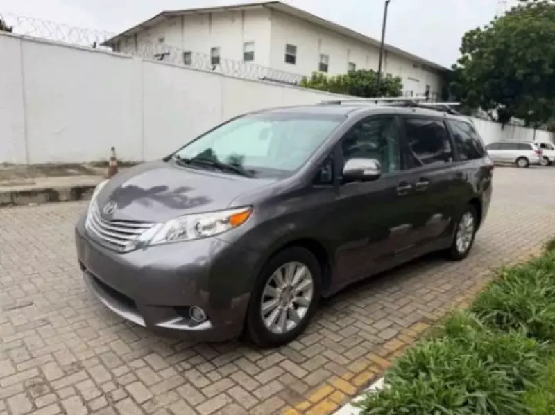 Toyota Sienna   - 2015
