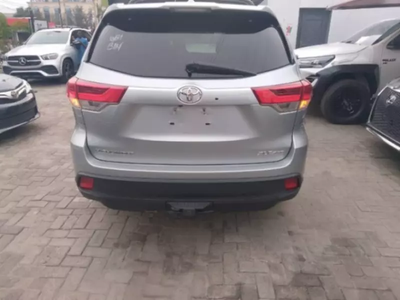 Toyota Highlander   - 2017
