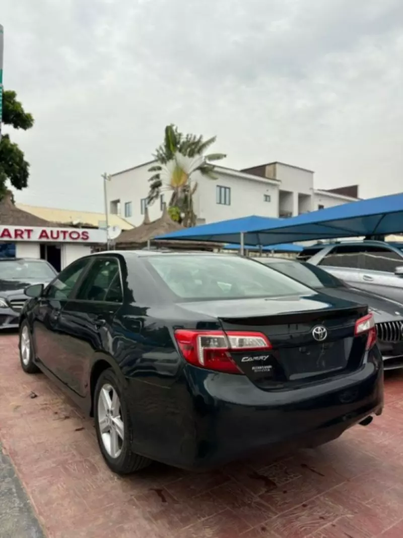 TOYOTA Camry - 2012