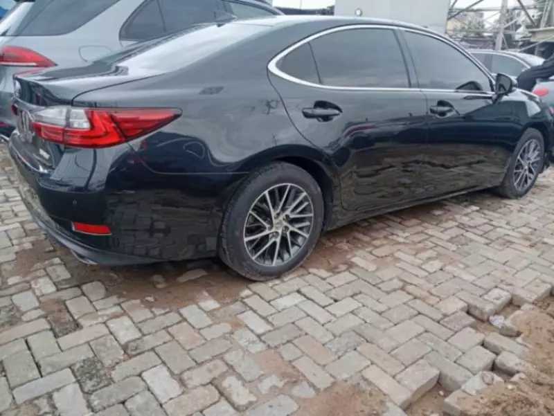 Lexus ES 350   - 2017