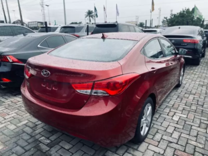 Hyundai Elantra   - 2013