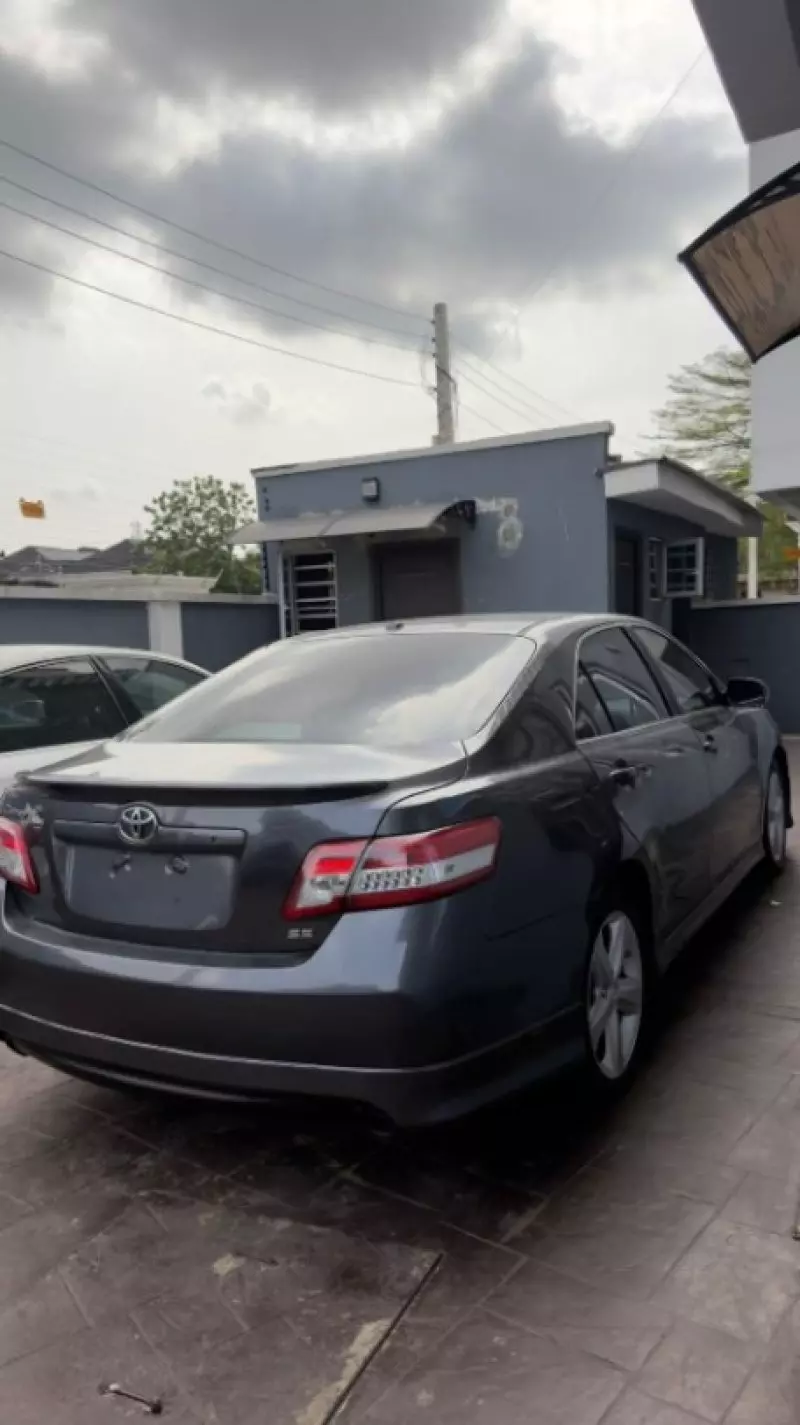 Toyota Camry - 2011