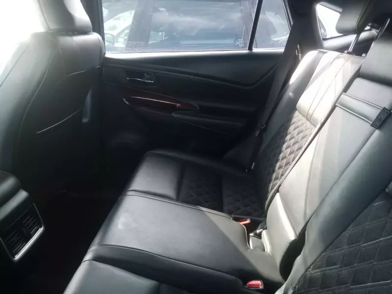 Toyota Harrier   - 2017