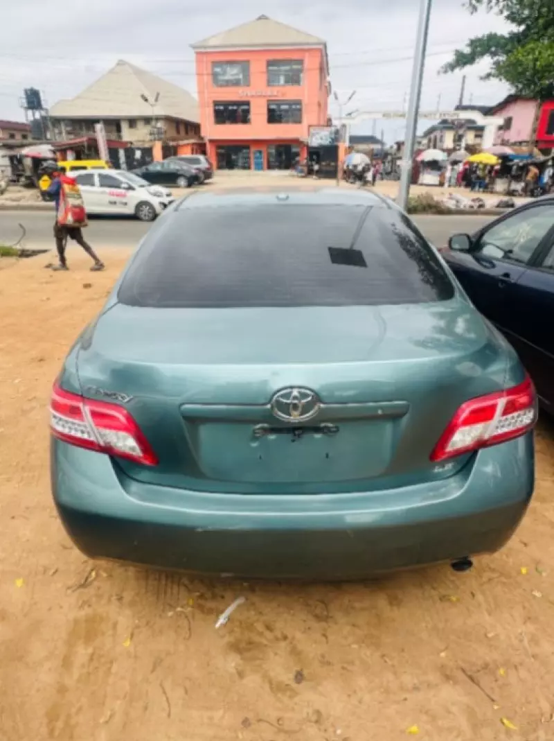 TOYOTA Camry   - 2010