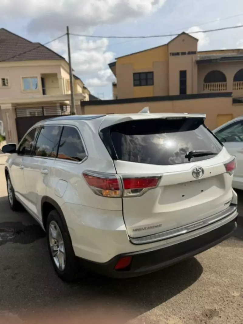 Toyota Highlander   - 2015