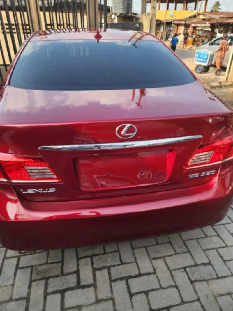 Lexus ES 350   - 2010