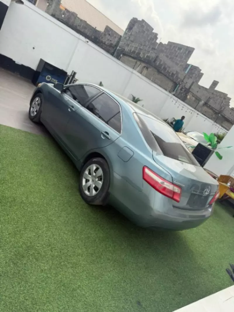 Toyota Camry   - 2009