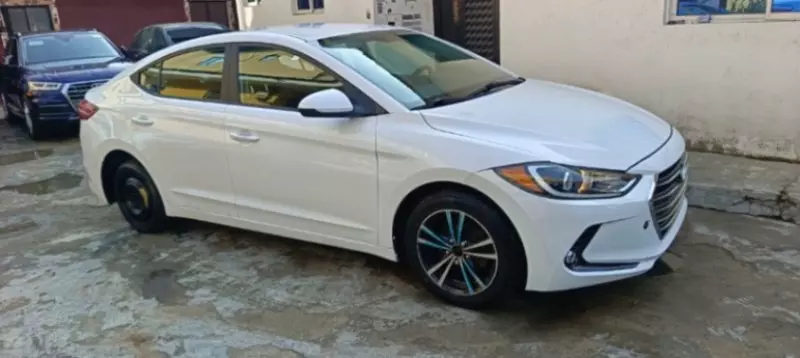 Hyundai Elantra - 2017