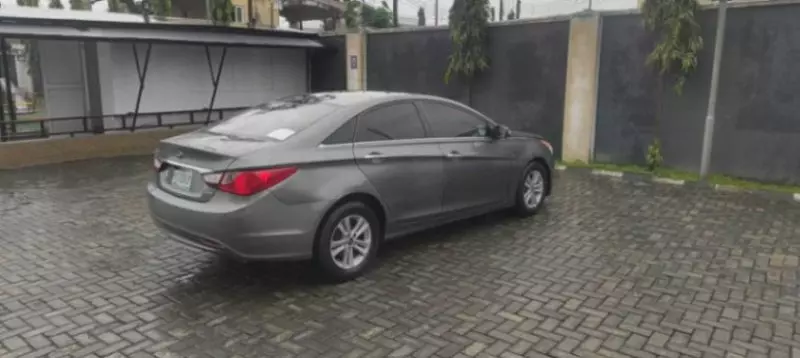 Hyundai Sonata   - 2011