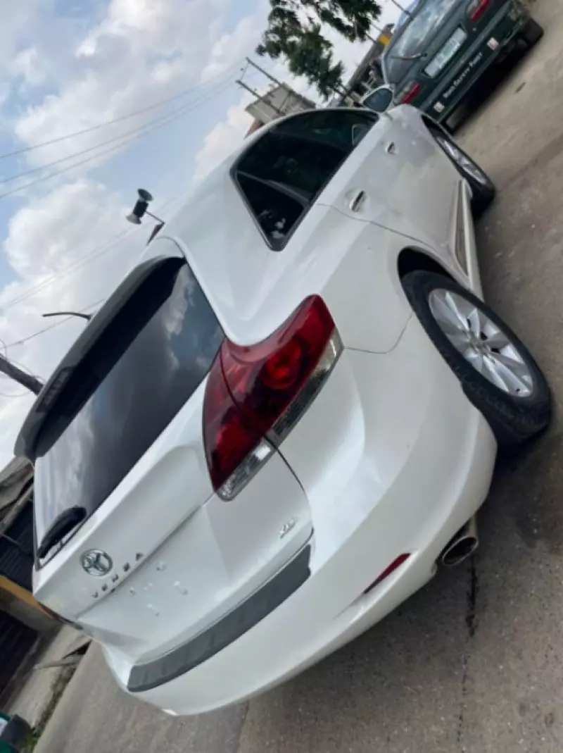 Toyota Venza   - 2013