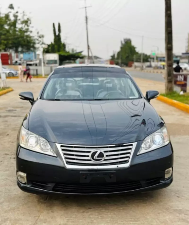 Lexus ES   - 2010