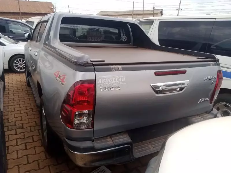 Toyota Hilux   - 2019