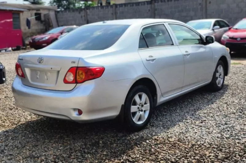 Toyota Corolla   - 2009