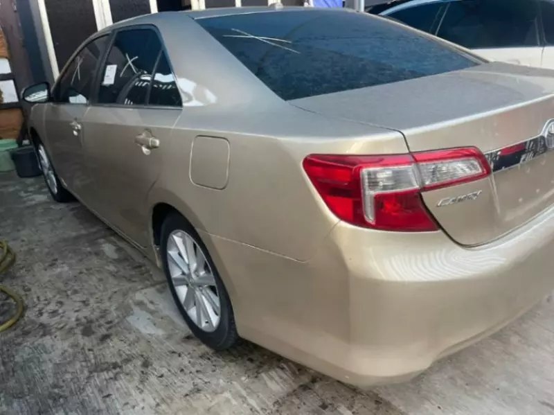 Toyota Camry   - 2012
