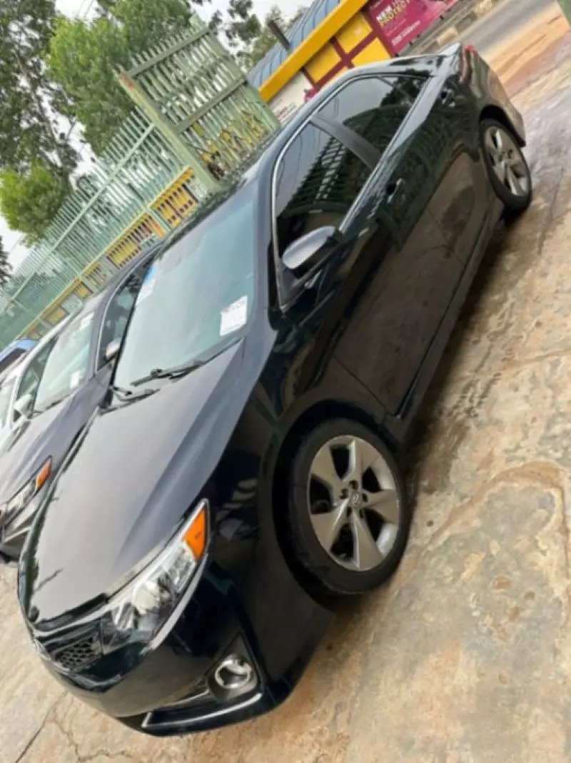 Toyota Camry   - 2012