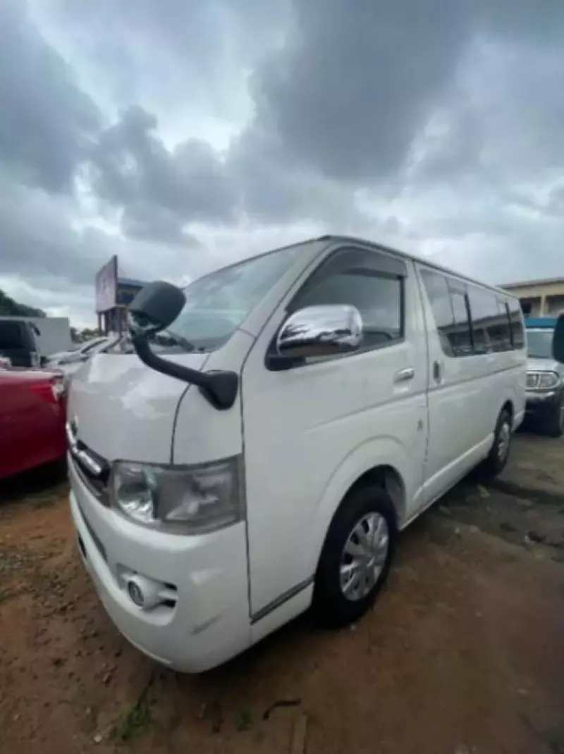 Toyota Hiace   - 2016