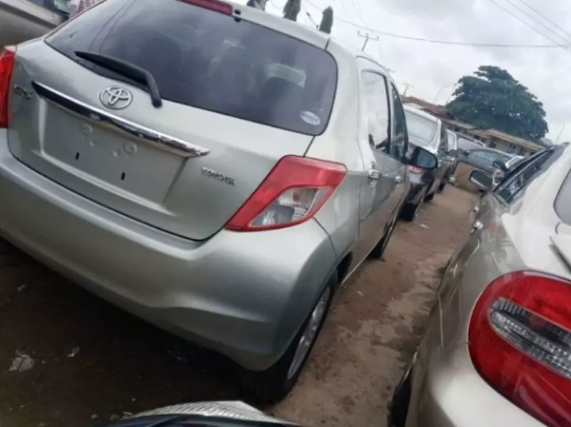 Toyota yaris   - 2011