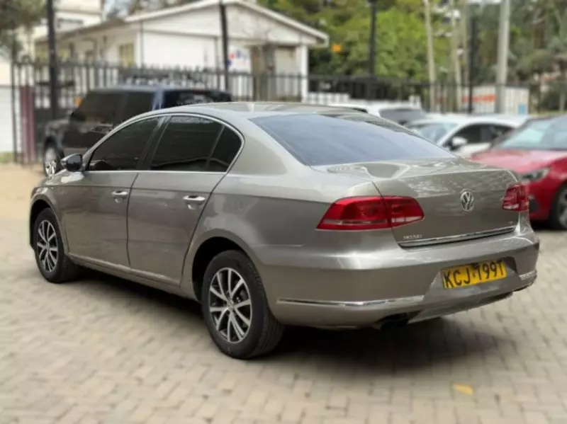 Volkswagen Passat   - 2014