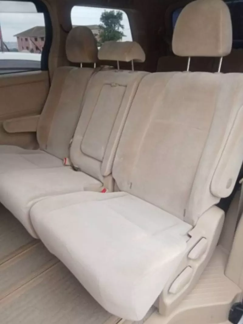 Toyota Alphard   - 2010