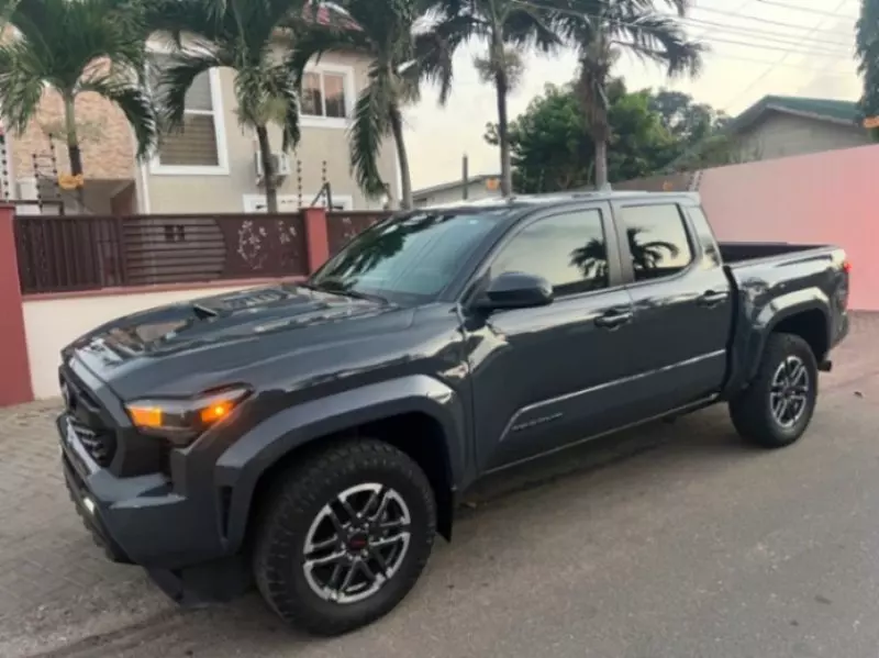 TOYOTA Tacoma   - 2025
