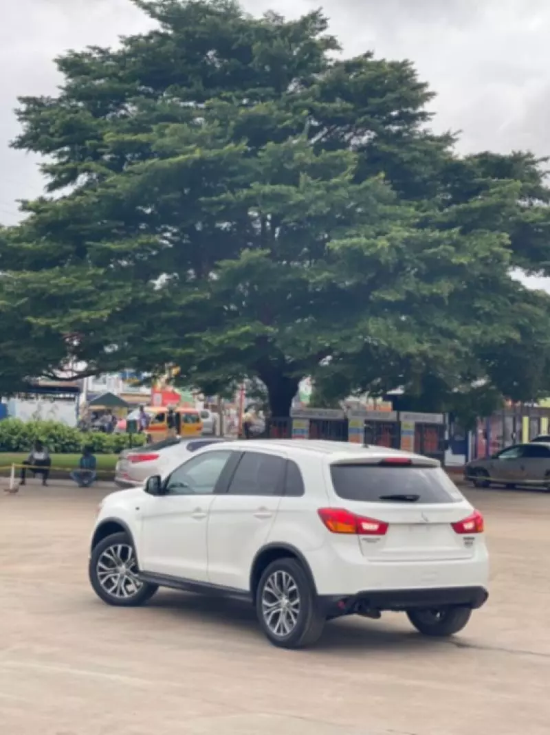 Mitsubishi OUTLANDER   - 2016