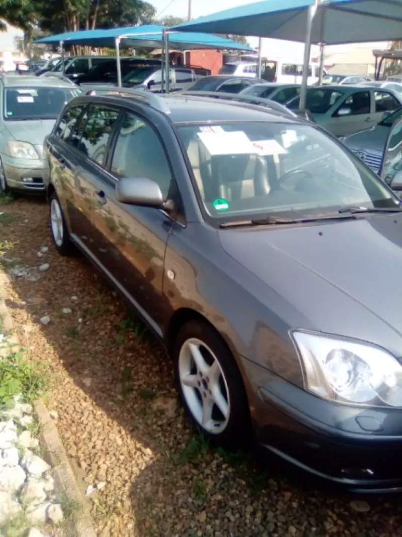 Toyota Avensis   - 2005