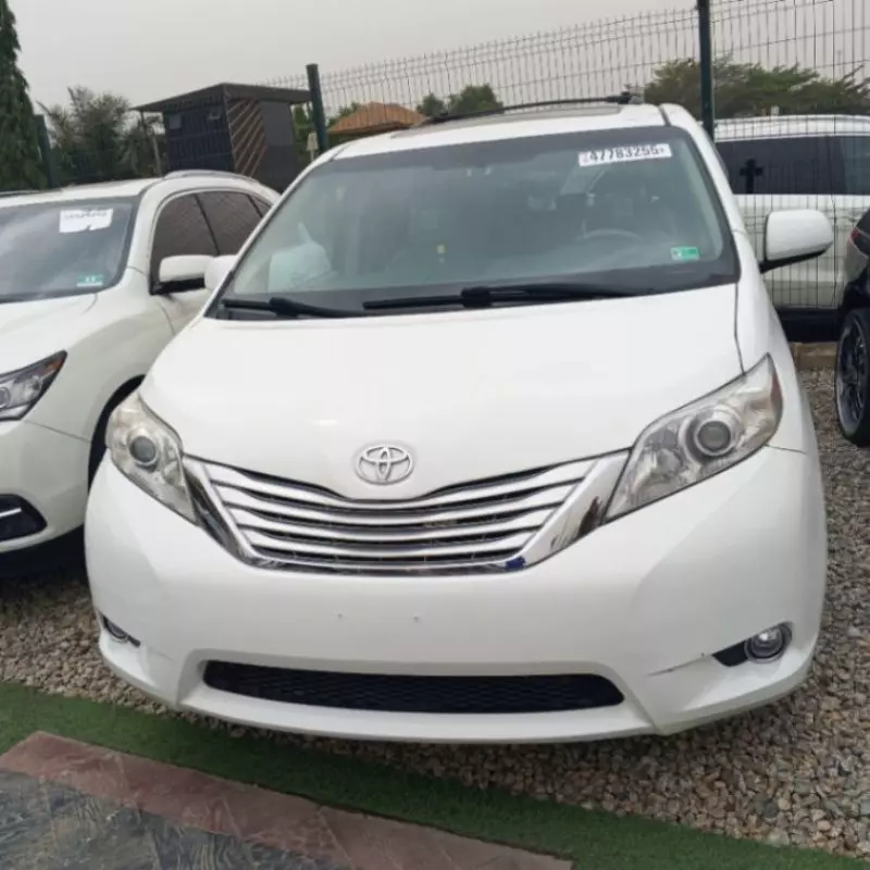 Toyota Sienna   - 2012