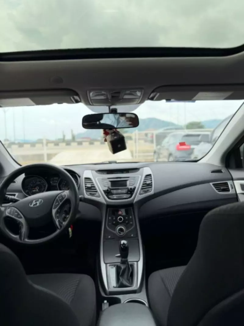 Hyundai Elantra - 2015