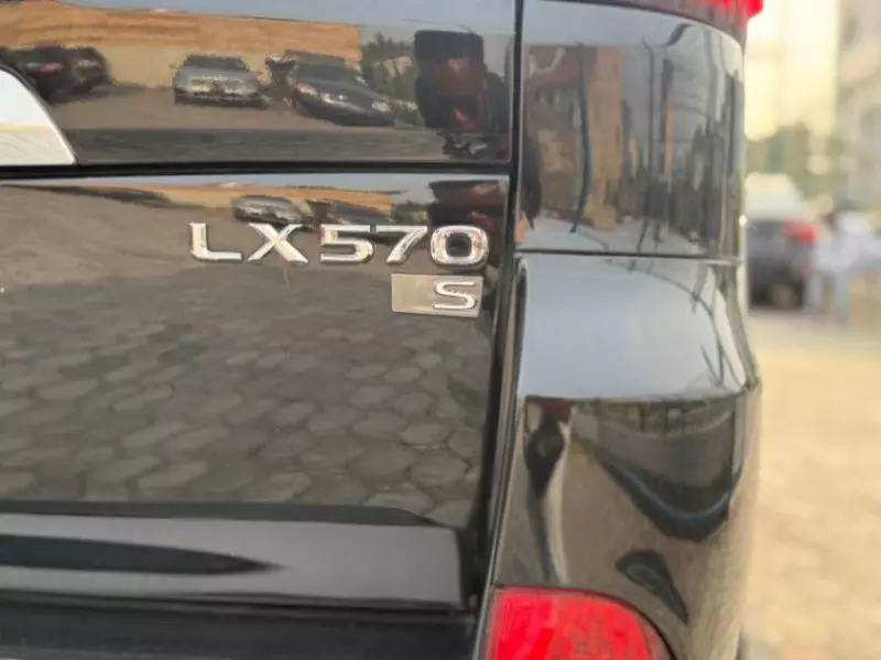 Lexus LX 570   - 2019