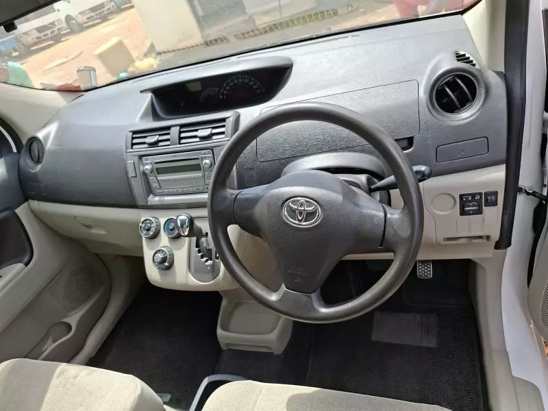 Toyota Passo Sette   - 2010