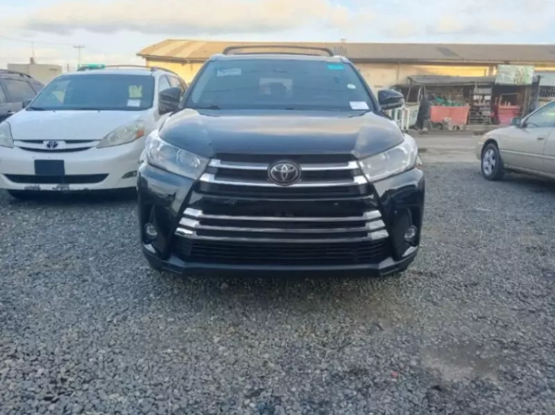 Toyota Highlander   - 2019