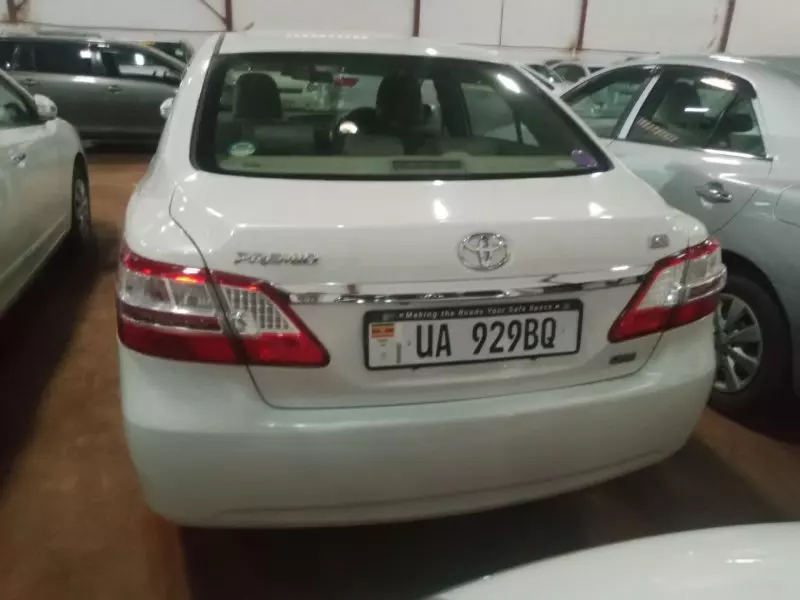 Toyota Premio    - 2010