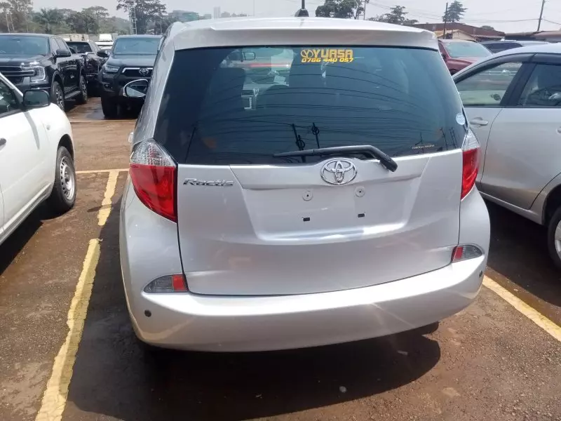 Toyota Ractis   - 2012