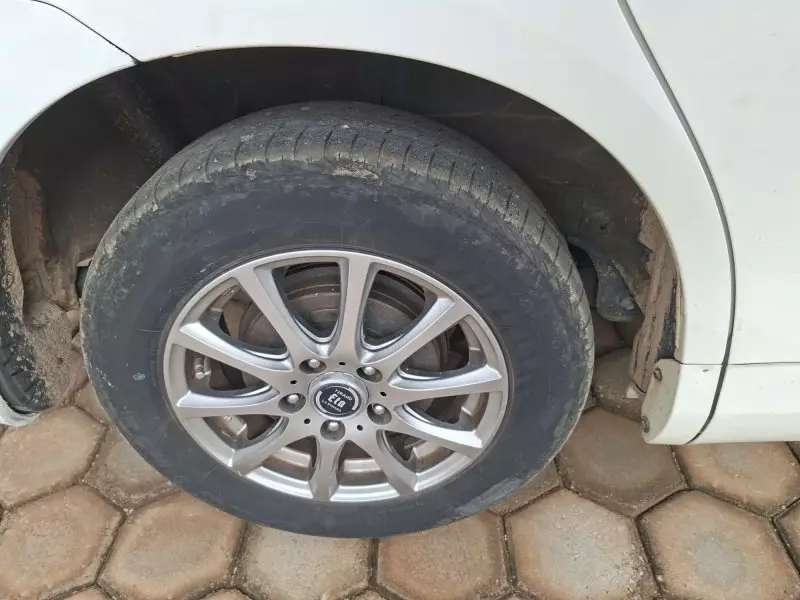 Toyota Premio    - 2012