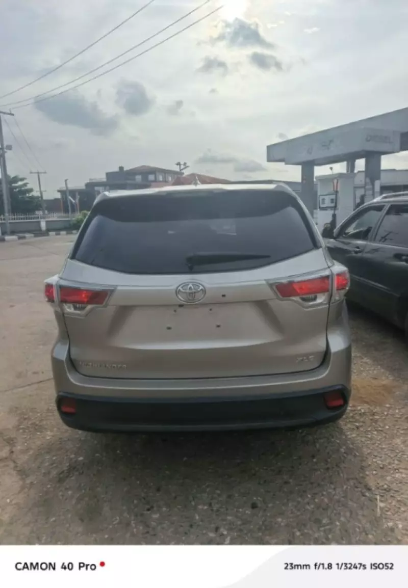 Toyota Highlander   - 2015