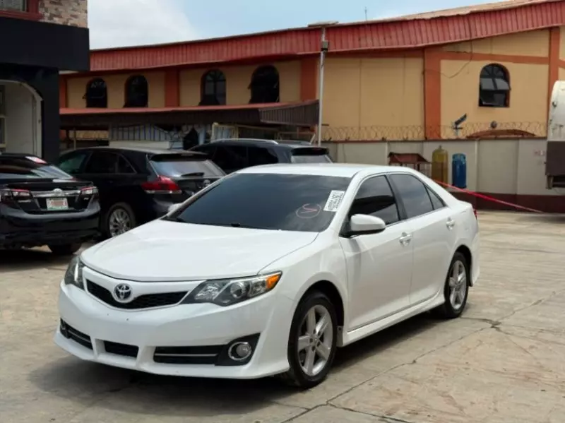 TOYOTA Camry   - 2014